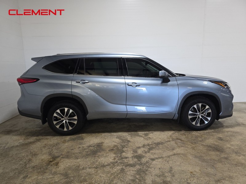 Toyota Highlander Vehicle Full-screen Gallery Image 4