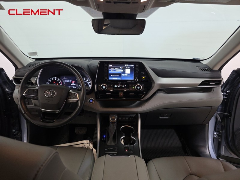 Toyota Highlander Vehicle Full-screen Gallery Image 11