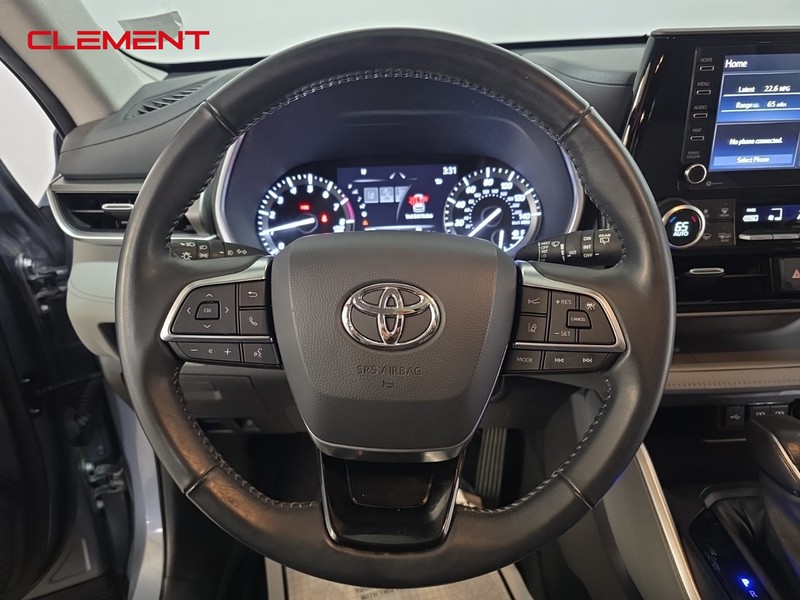 Toyota Highlander Vehicle Full-screen Gallery Image 13