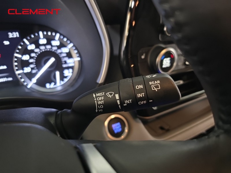 Toyota Highlander Vehicle Full-screen Gallery Image 16