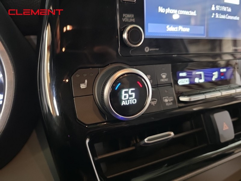 Toyota Highlander Vehicle Full-screen Gallery Image 21