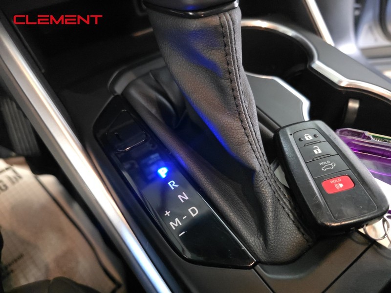 Toyota Highlander Vehicle Full-screen Gallery Image 22