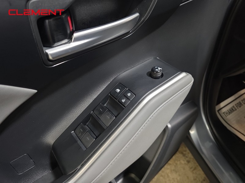 Toyota Highlander Vehicle Full-screen Gallery Image 26