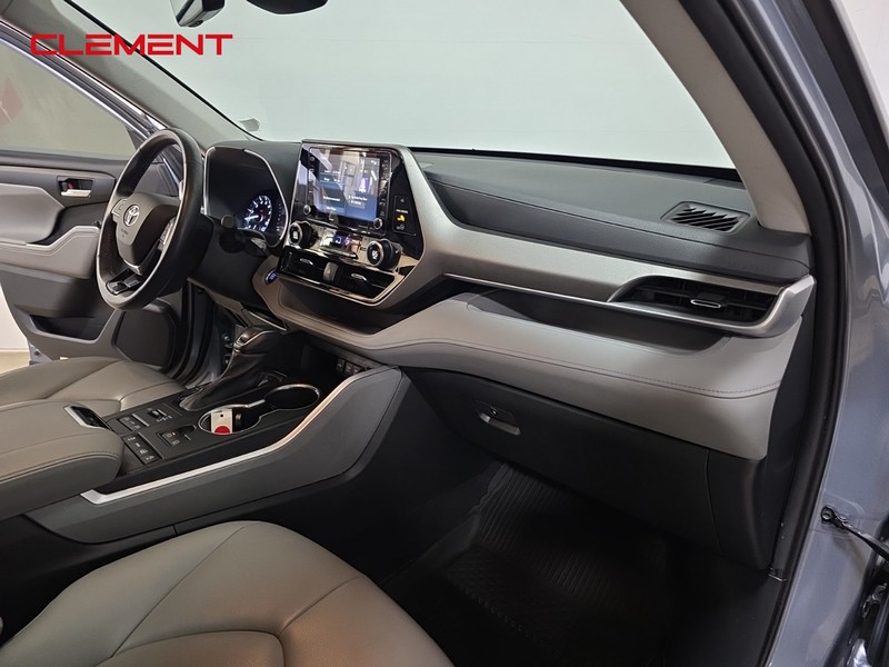 Toyota Highlander Vehicle Full-screen Gallery Image 35