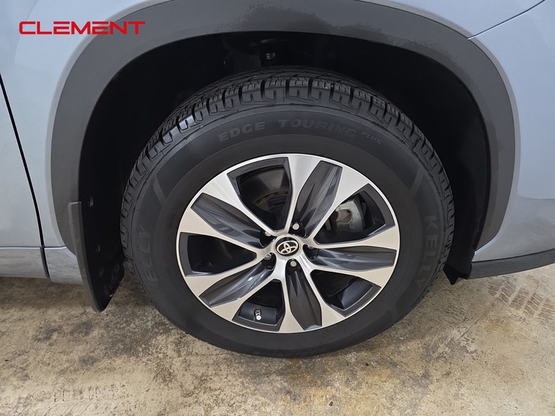 Toyota Highlander Vehicle Full-screen Gallery Image 37