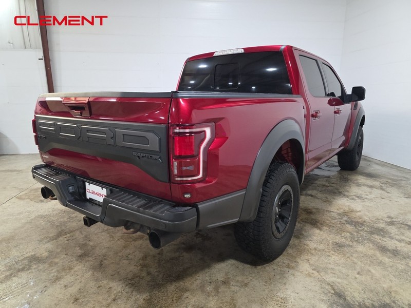 Ford F-150 Vehicle Full-screen Gallery Image 6