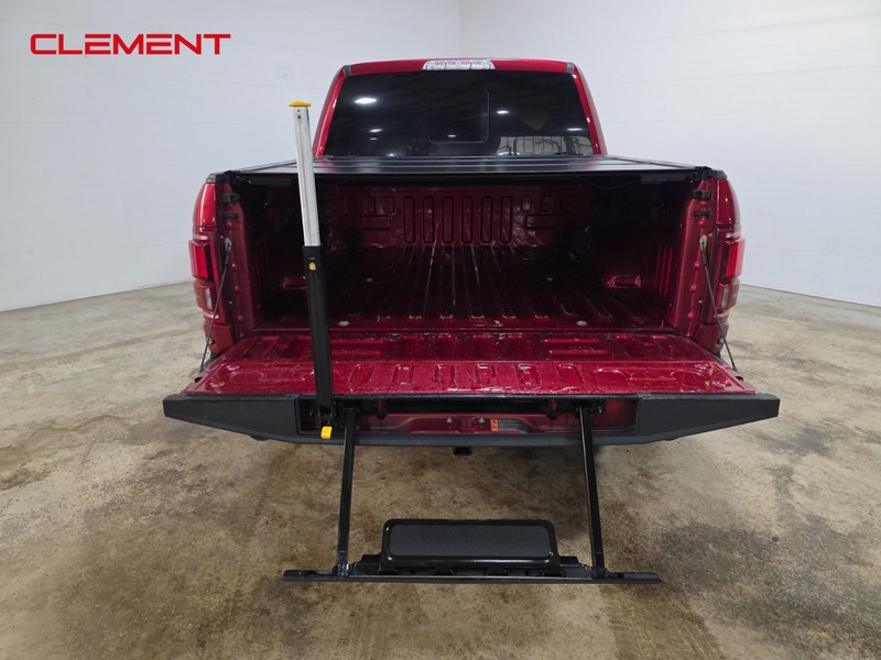 Ford F-150 Vehicle Full-screen Gallery Image 9