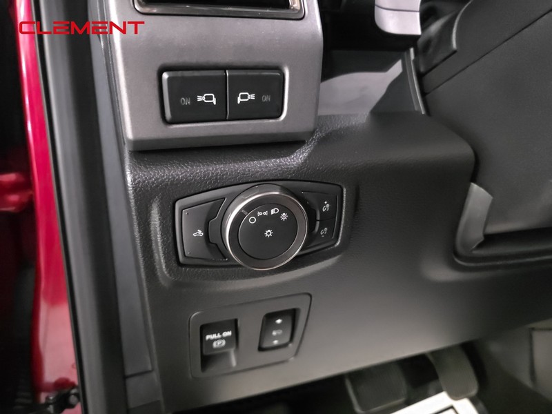 Ford F-150 Vehicle Full-screen Gallery Image 12