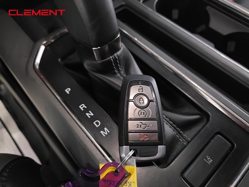 Ford F-150 Vehicle Full-screen Gallery Image 24