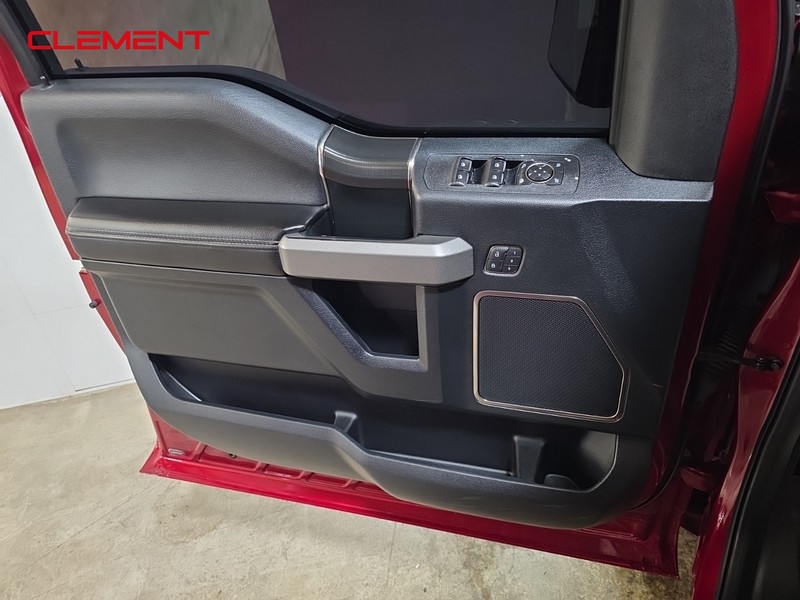 Ford F-150 Vehicle Full-screen Gallery Image 28