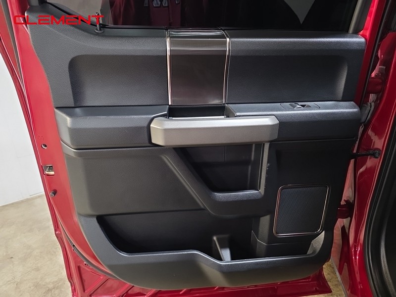 Ford F-150 Vehicle Full-screen Gallery Image 31