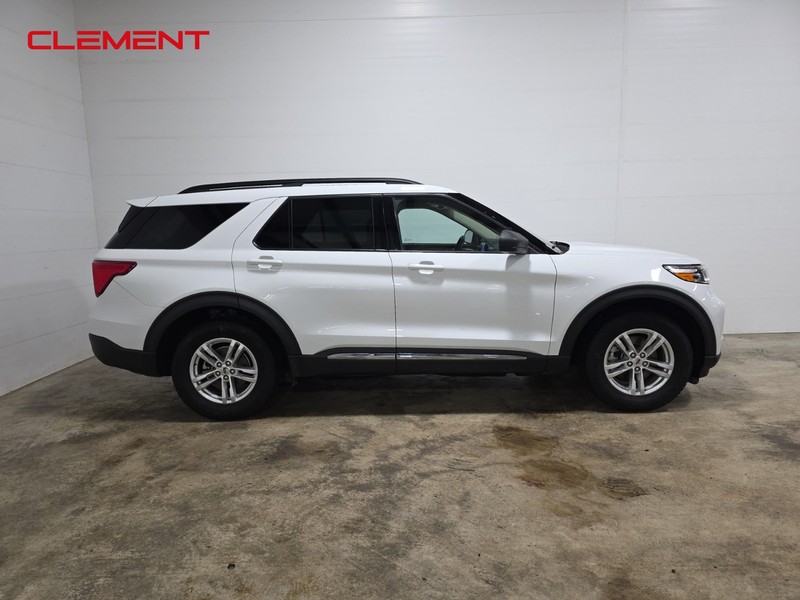 Ford Explorer Vehicle Full-screen Gallery Image 4