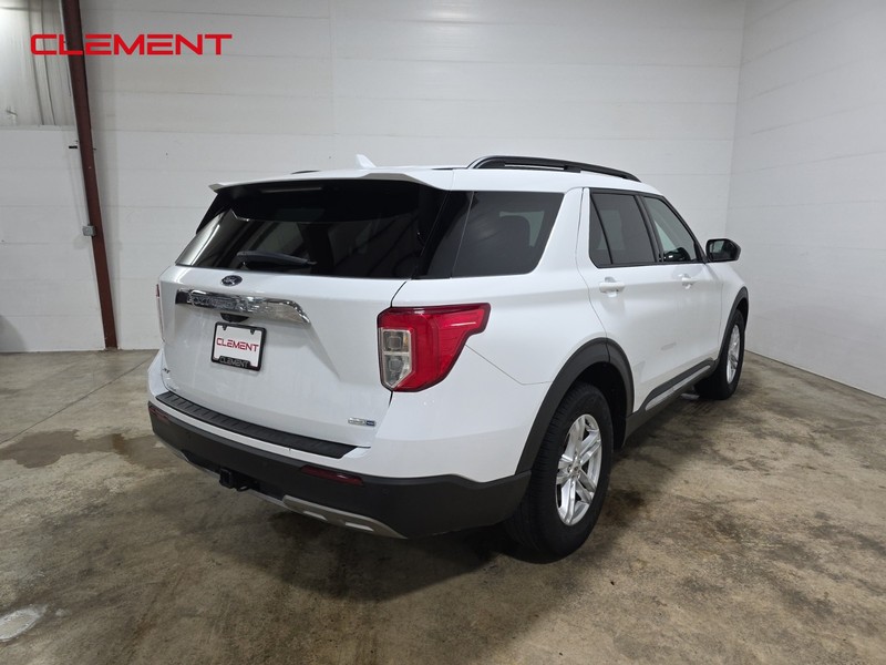 Ford Explorer Vehicle Full-screen Gallery Image 6