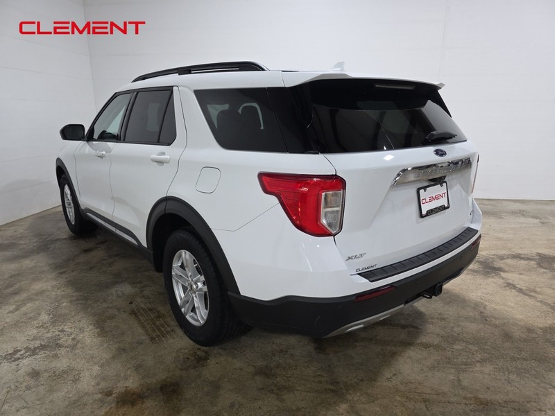 Ford Explorer Vehicle Full-screen Gallery Image 8