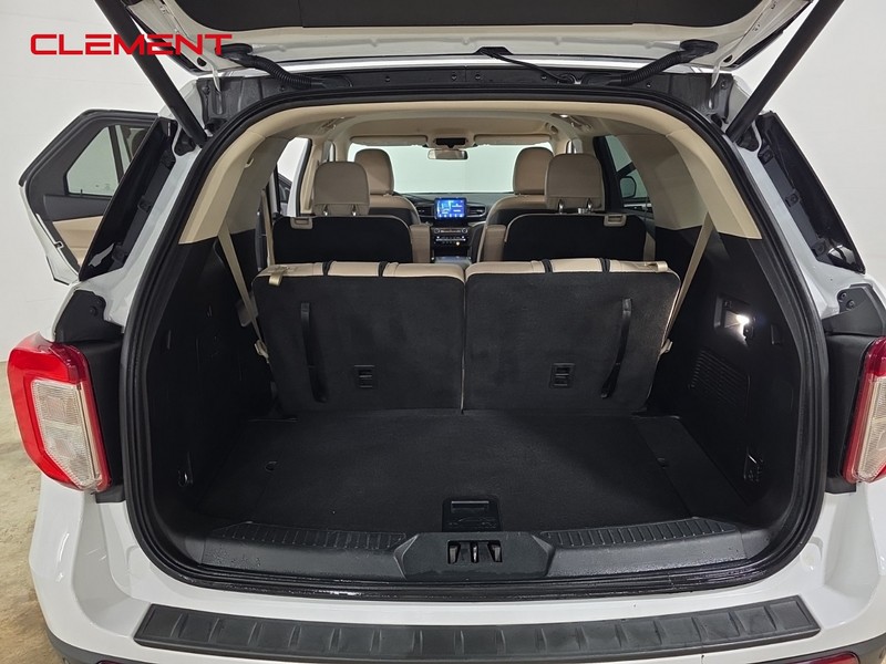 Ford Explorer Vehicle Full-screen Gallery Image 10