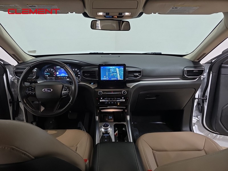 Ford Explorer Vehicle Full-screen Gallery Image 11