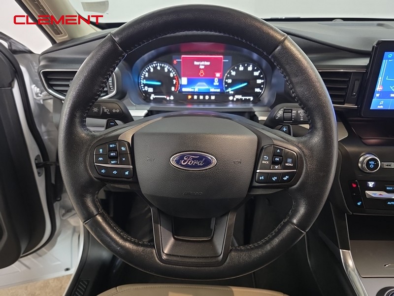 Ford Explorer Vehicle Full-screen Gallery Image 13