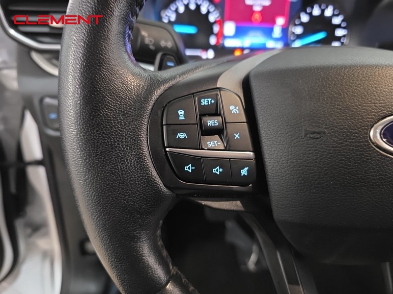 Ford Explorer Vehicle Full-screen Gallery Image 14