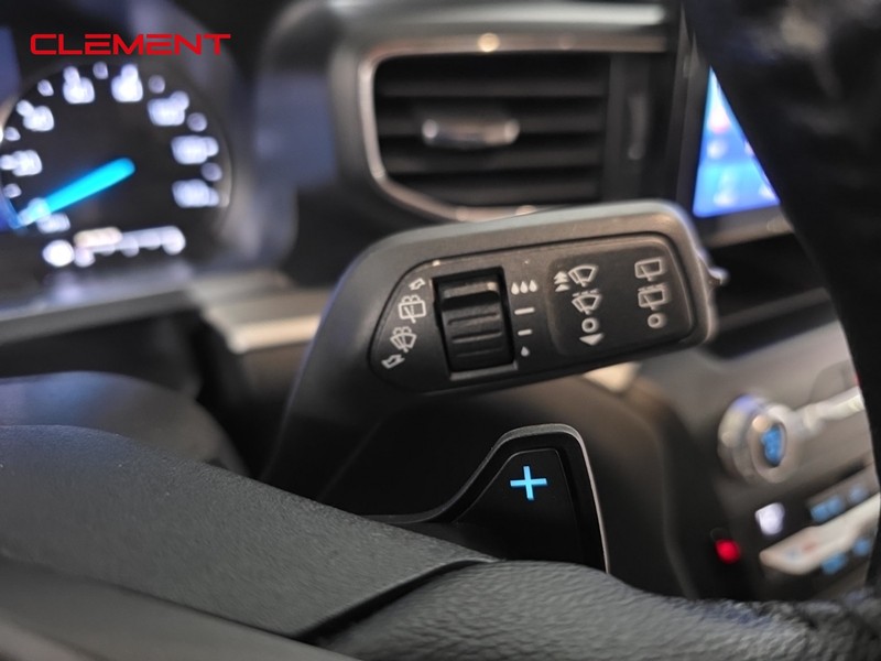 Ford Explorer Vehicle Full-screen Gallery Image 16