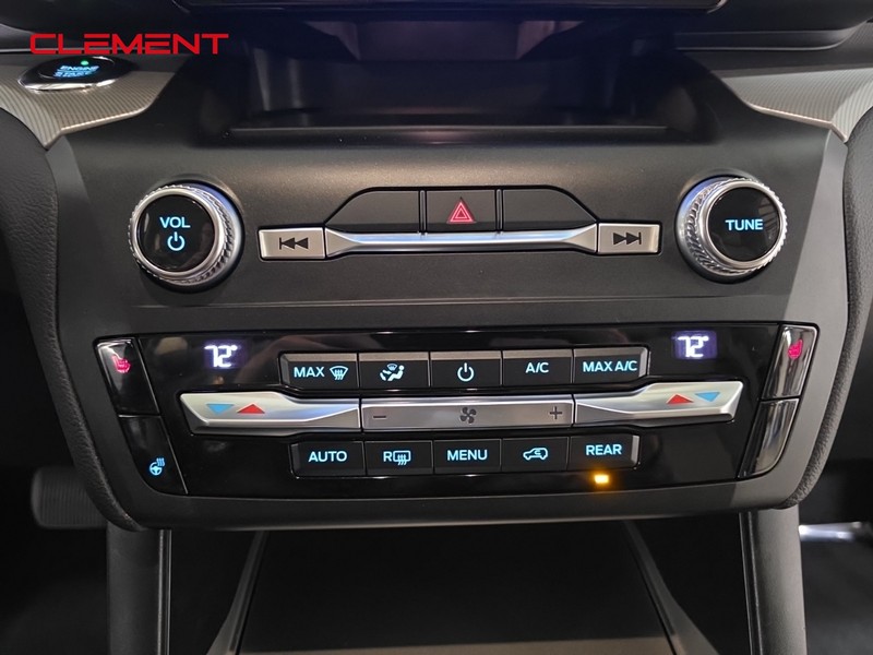 Ford Explorer Vehicle Full-screen Gallery Image 21