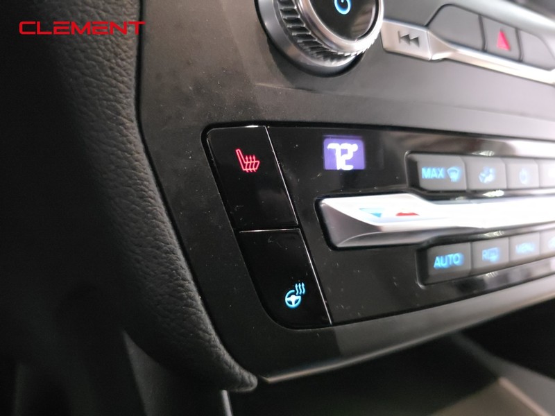 Ford Explorer Vehicle Full-screen Gallery Image 22