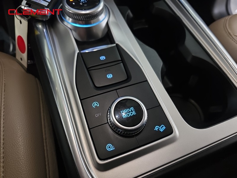 Ford Explorer Vehicle Full-screen Gallery Image 24