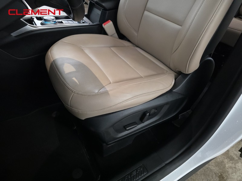 Ford Explorer Vehicle Full-screen Gallery Image 27