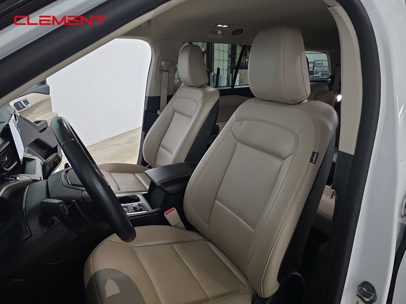 Ford Explorer Vehicle Full-screen Gallery Image 28