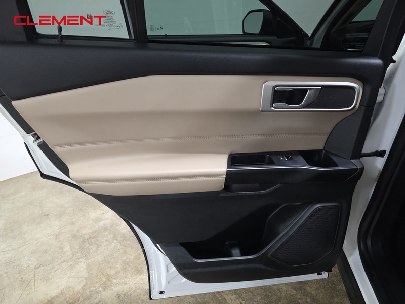 Ford Explorer Vehicle Full-screen Gallery Image 29