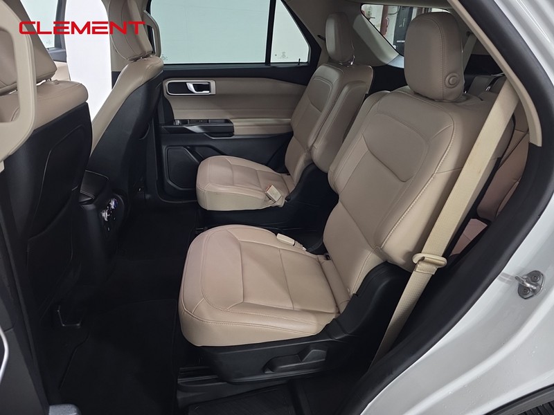 Ford Explorer Vehicle Full-screen Gallery Image 30