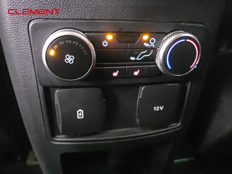 Ford Explorer Vehicle Full-screen Gallery Image 32