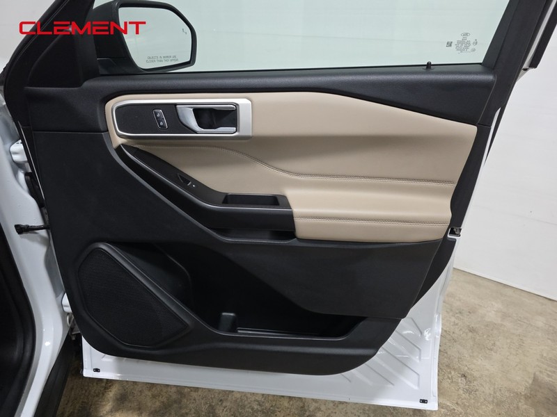 Ford Explorer Vehicle Full-screen Gallery Image 35