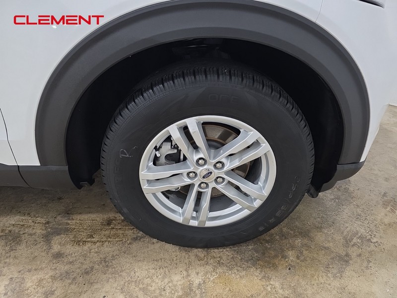 Ford Explorer Vehicle Full-screen Gallery Image 36