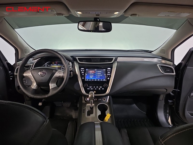 Nissan Murano Vehicle Image 11