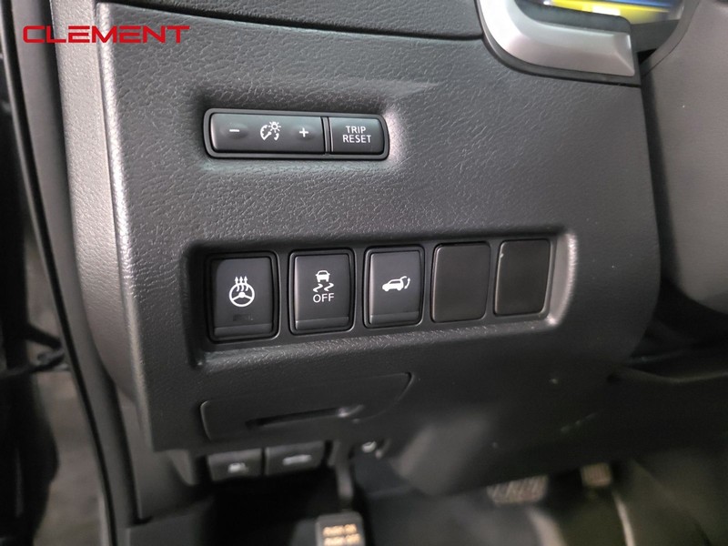 Nissan Murano Vehicle Image 12