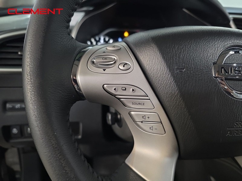 Nissan Murano Vehicle Image 14