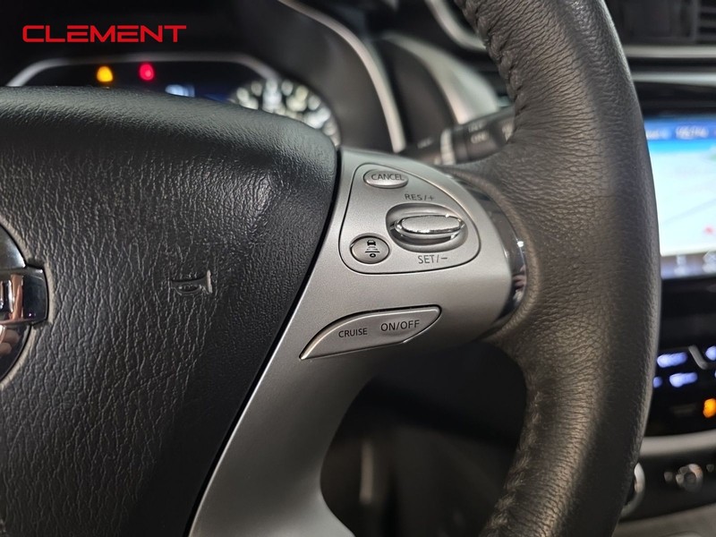 Nissan Murano Vehicle Image 15