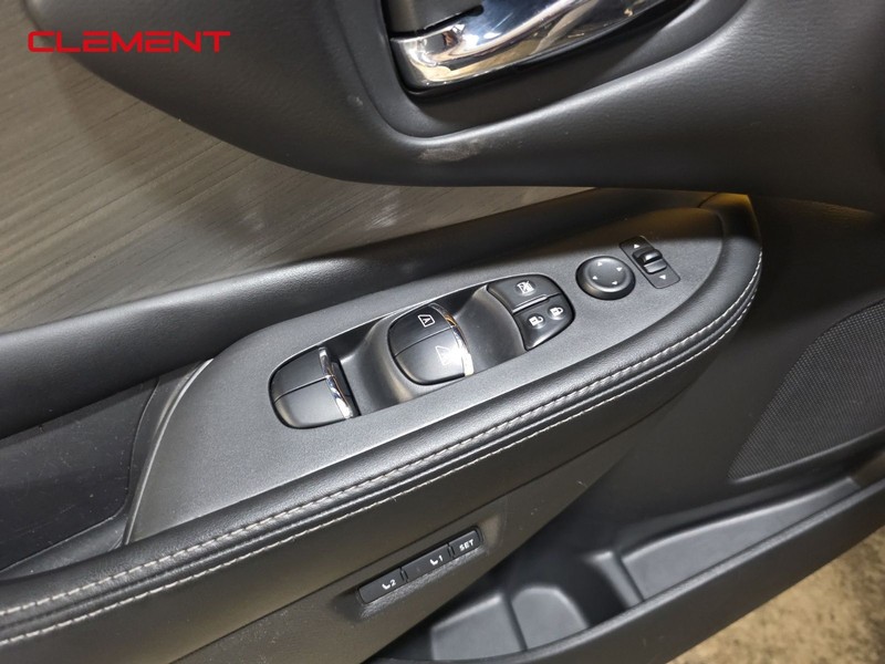 Nissan Murano Vehicle Image 24