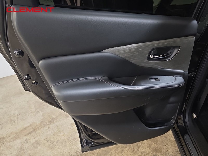 Nissan Murano Vehicle Image 28