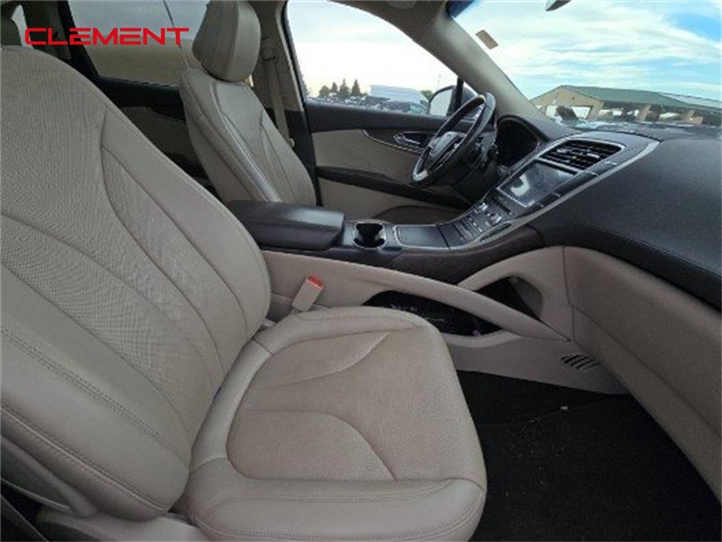 Lincoln Nautilus Vehicle Full-screen Gallery Image 3