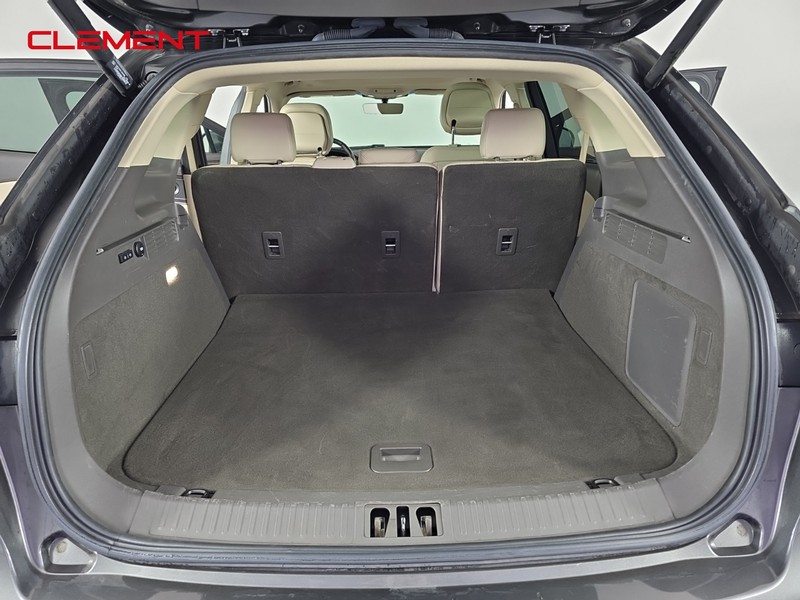 Lincoln Nautilus Vehicle Full-screen Gallery Image 7