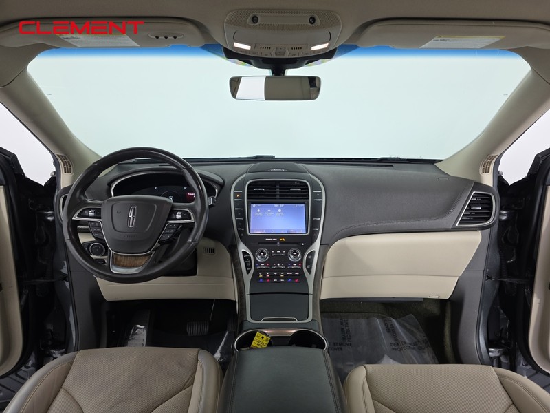 Lincoln Nautilus Vehicle Full-screen Gallery Image 8