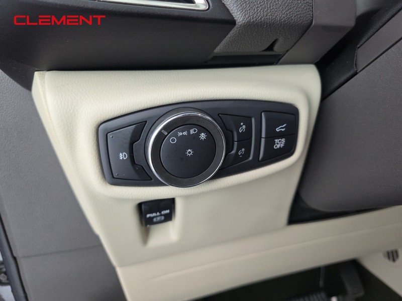 Lincoln Nautilus Vehicle Full-screen Gallery Image 9