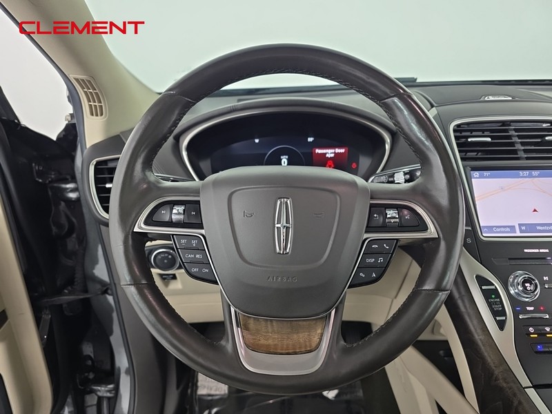 Lincoln Nautilus Vehicle Full-screen Gallery Image 10