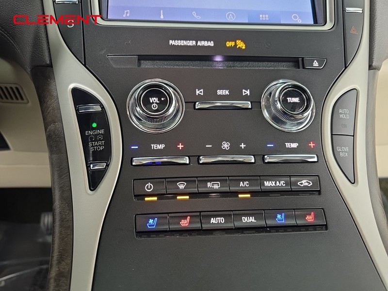 Lincoln Nautilus Vehicle Full-screen Gallery Image 17