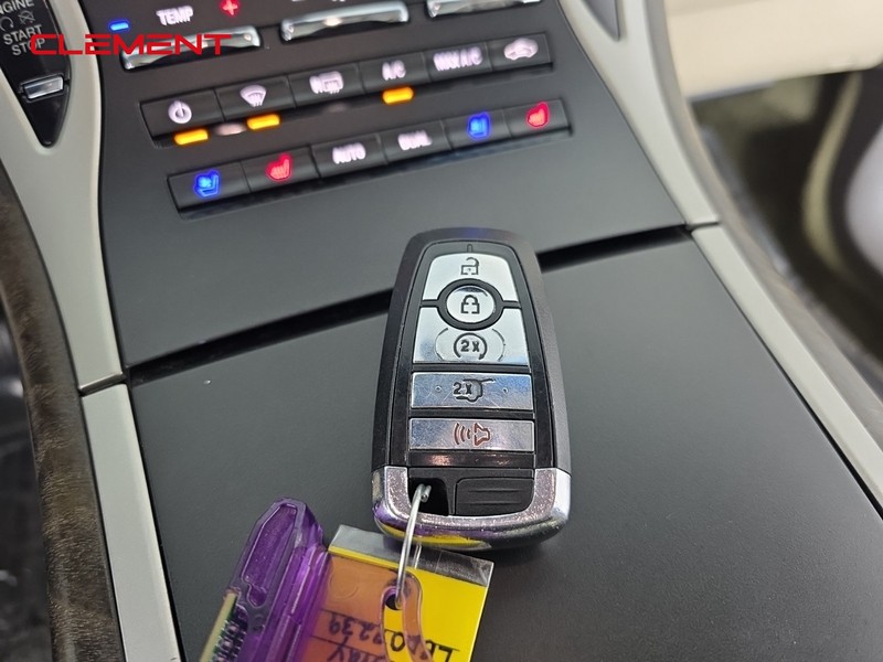 Lincoln Nautilus Vehicle Full-screen Gallery Image 18