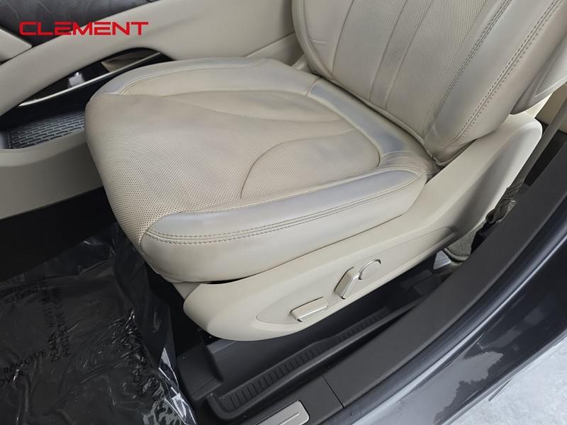 Lincoln Nautilus Vehicle Full-screen Gallery Image 22