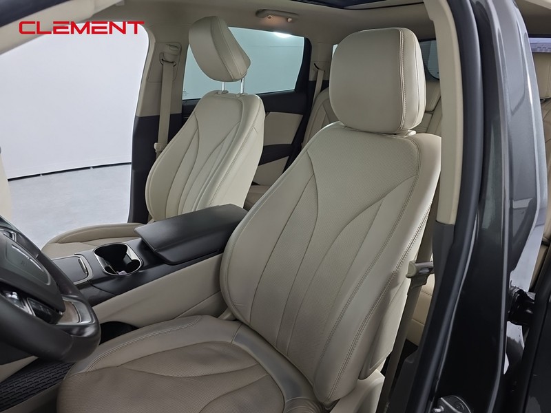 Lincoln Nautilus Vehicle Full-screen Gallery Image 23