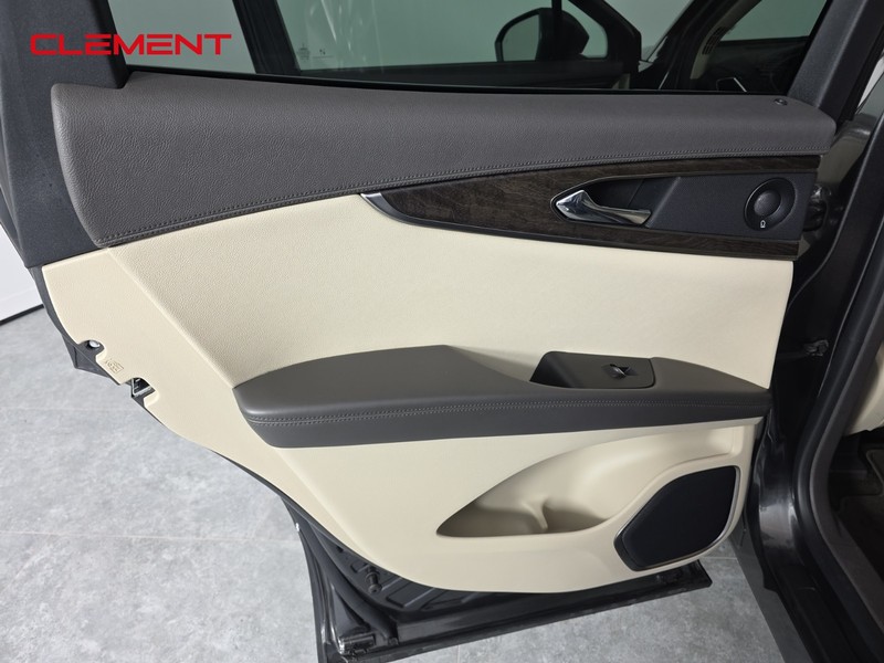 Lincoln Nautilus Vehicle Full-screen Gallery Image 24