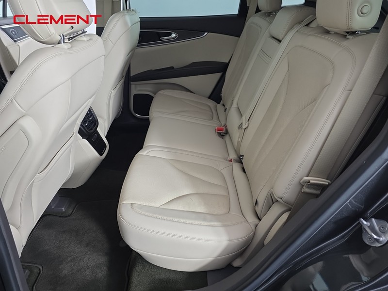 Lincoln Nautilus Vehicle Full-screen Gallery Image 25